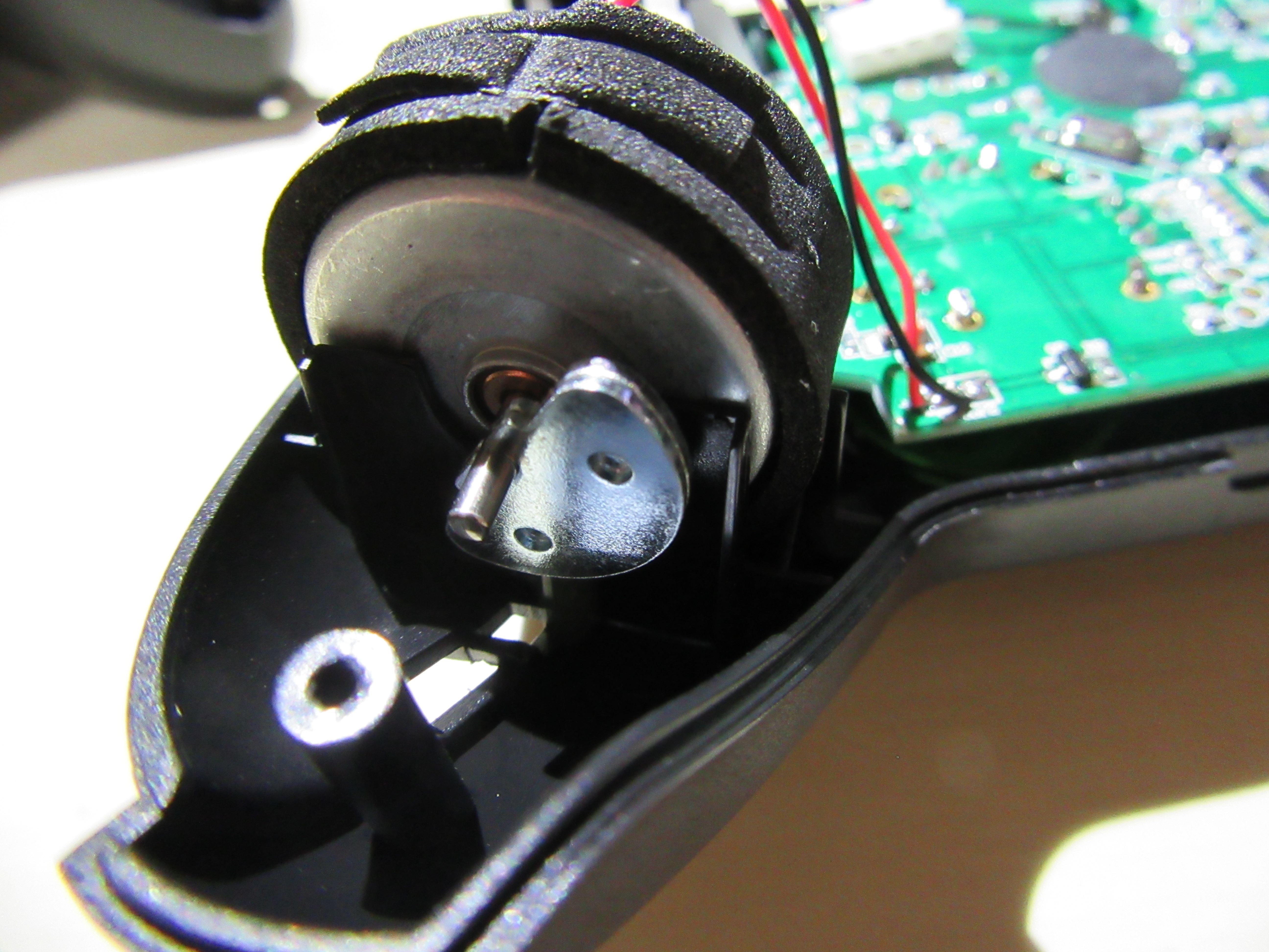 この間買った中華製コントローラーの振動音対策に分解してみたから記念に分解方法を紹介するけど誰の役にも立たない気がしてならない Geek4 Com