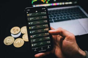 仮想通貨取引に欠かせない必須アプリ
